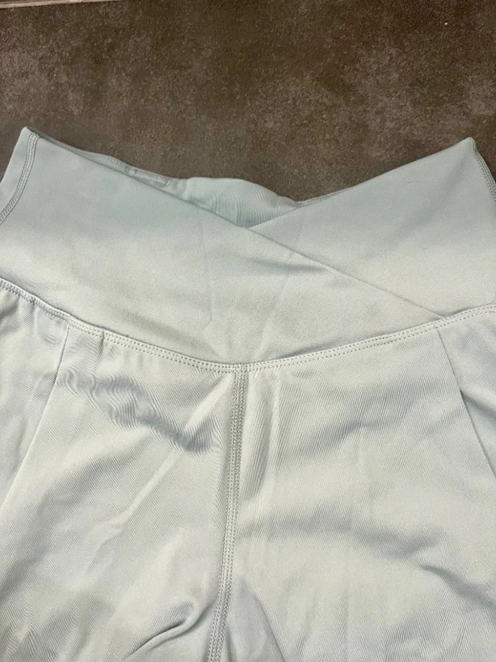 NWT Yogalicious Lux Meredith Crossover Waist Pleated Shorts Green Milieu XS